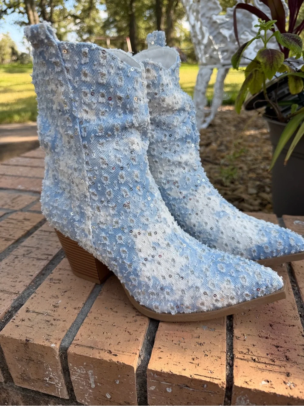 NWOT Distressed Denim Size 9 Western Cowgirl Boots Pointed Toe Sparkly Sequins